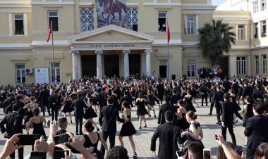İzmir Atatürk Lisesi Öğrencilerinden Vals Şöleni