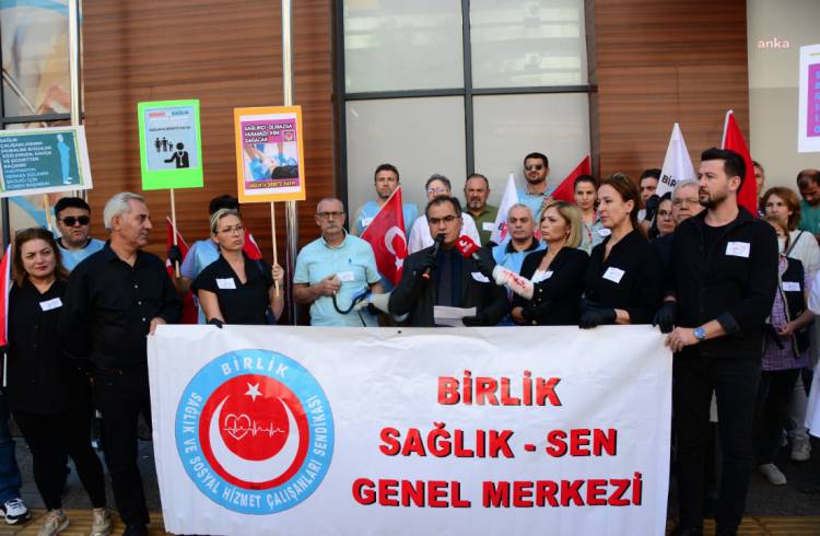 İzmir'deki Hekimler Sağlıkta Şiddetin Artışını Protesto Etti