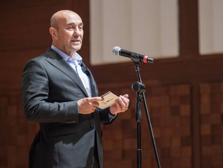 Tunç Soyer: "Barışa sımsıkı sarılmalıyız"