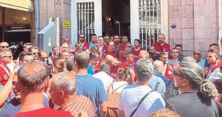 İZENERJİ Çalışanlarından İkramiye İsyanı: 11 bin işçi iş bıraktı