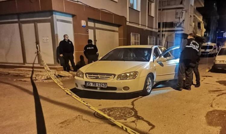 İzmir'de Bıçaklanma: 1 Ölü 1 Ağır Yaralı
