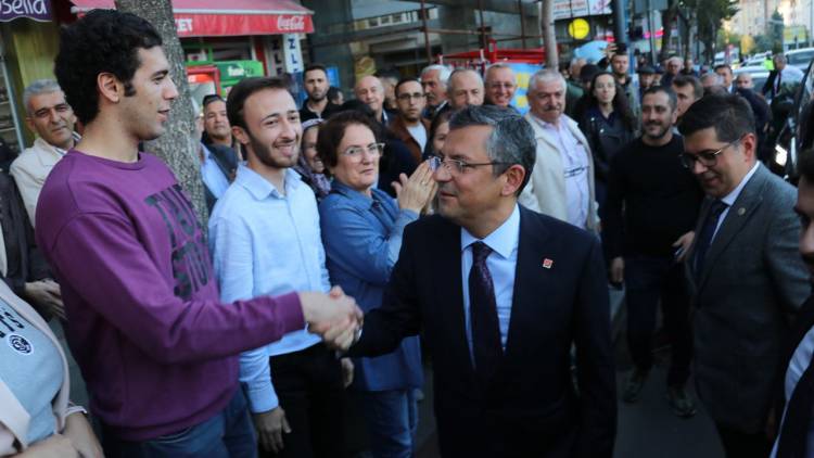Özgür Özel : Partideki değişim genel başkanla sınırlı kalmamalı