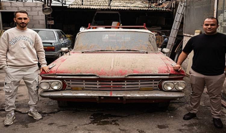 1959 Model Arabayı 15 Yıl Sonra Garajdan Çıkarıp Marşa Bastı
