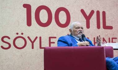 İlber Ortaylı 'Cumhuriyetin Doğuşu' söyleyişinde İzmirlilerle buluştu.
