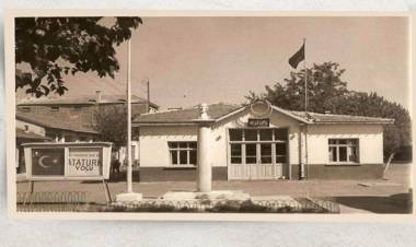 Çiğli Belediyesi 'Devrim İçin 1935' anıtını ilk yerine taşıyor