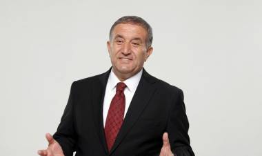 Kerim Özer İstifa Ederek Bayraklı Belediye Başkanlığı İçin Yola Çıkıyor