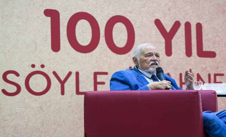 İlber Ortaylı 'Cumhuriyetin Doğuşu' söyleyişinde İzmirlilerle buluştu.