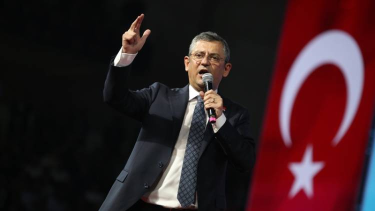 Özgür Özel: Cumhurbaşkanı ateşle oynuyor
