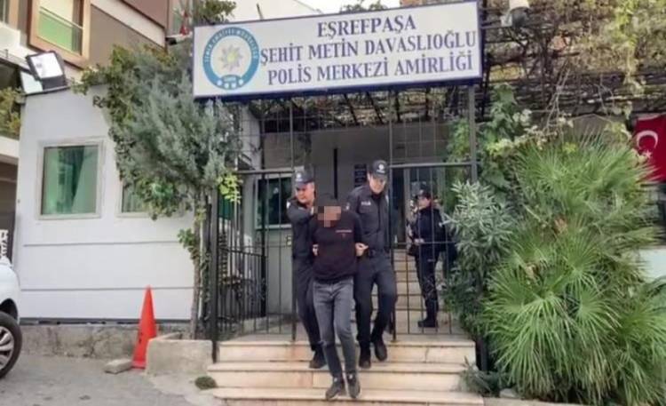 İzmir Polisi, 32 İl ve İlçede Suç İşleyen Şüpheliyi Yakaladı