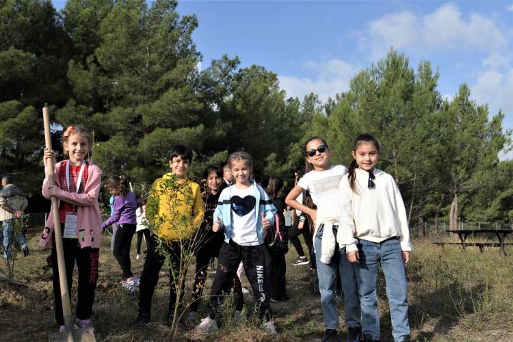 Bornova’da nar ve ayva bahçeleri yeniden canlanıyor
