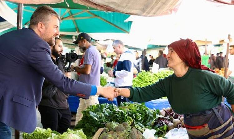 Başkan Adayı Görkem Duman pazar esnafıyla buluştu